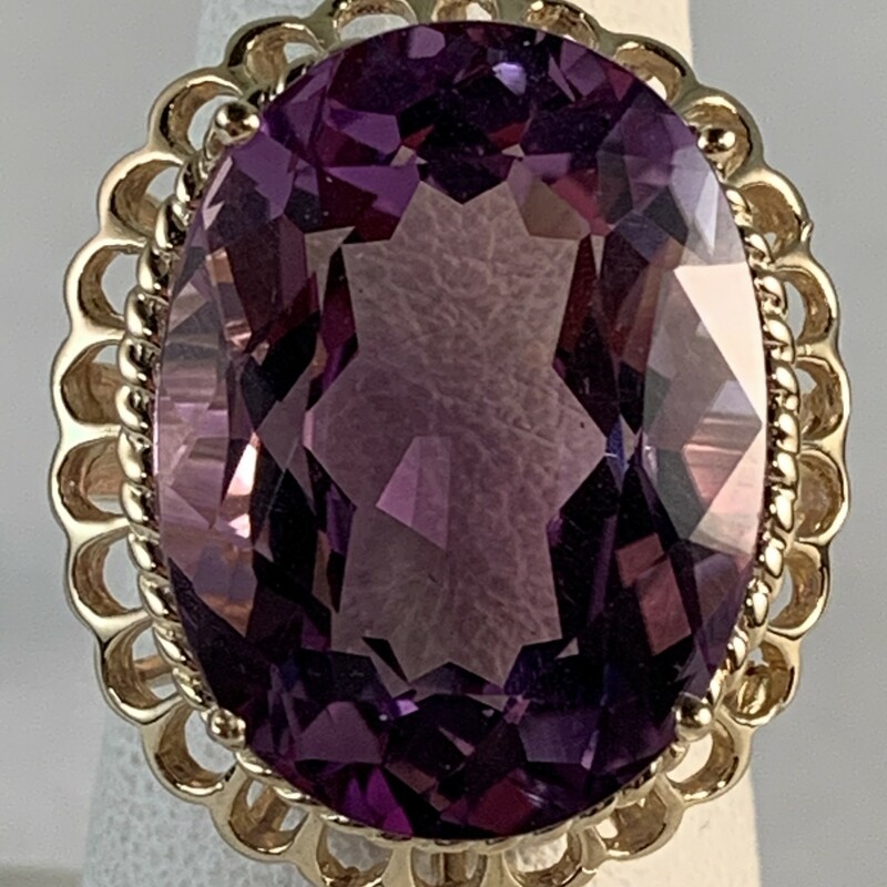 Oval Amethyst With Fluted Bezel Ring
20 x 15mm
14 Karat Yellow Gold
$820