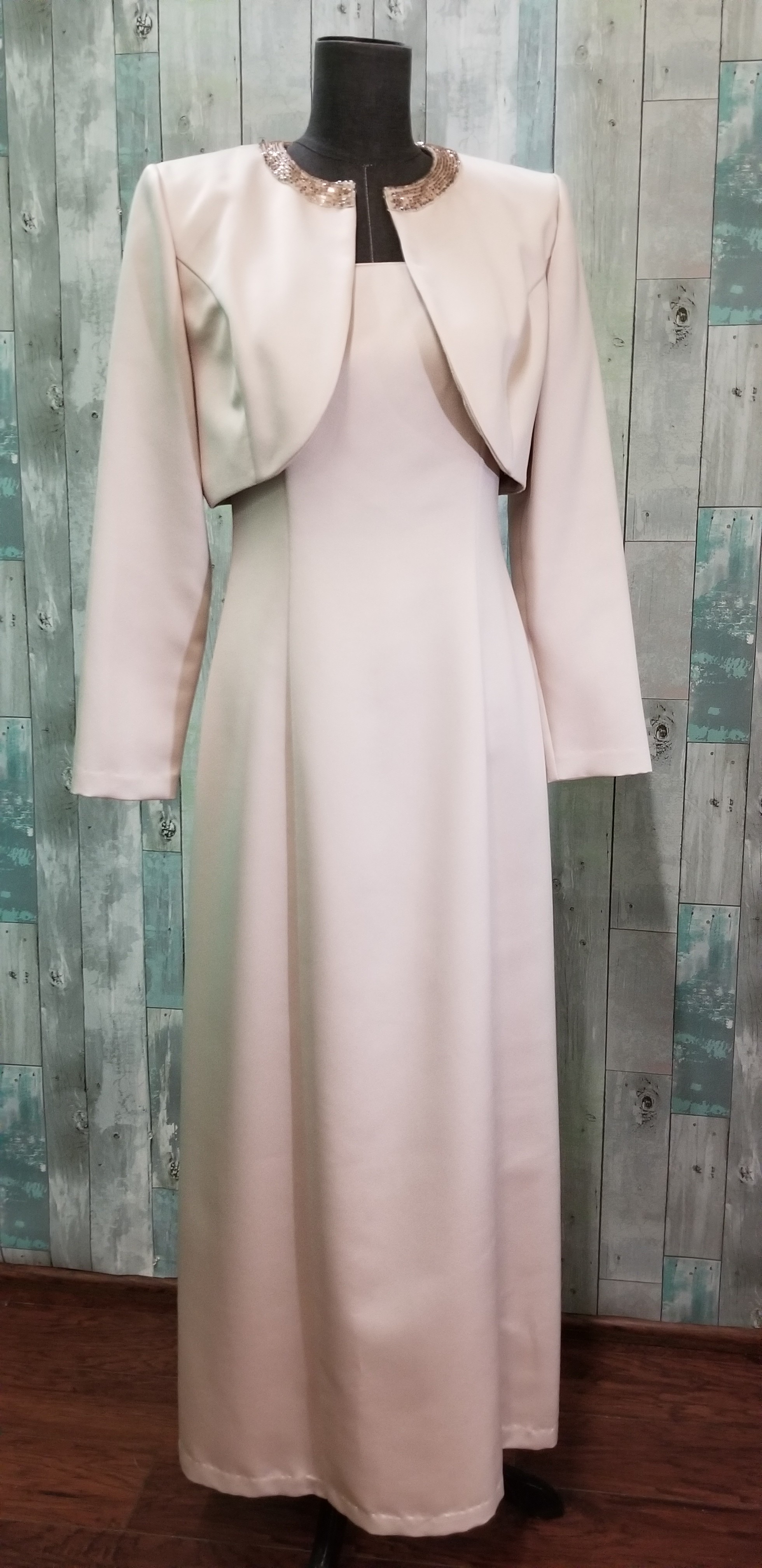 Alex Nights 2 piece long formal. The cropped bolero jacket has beautiful beading arount the neckline. The dress is spaghetti strap with a back zip closure.
Freshly dry cleaned 100% polyester
NO RETURNS; we strongly suggest you stop in and try it on if you're unsure of your size.
Champagne
Size: 8