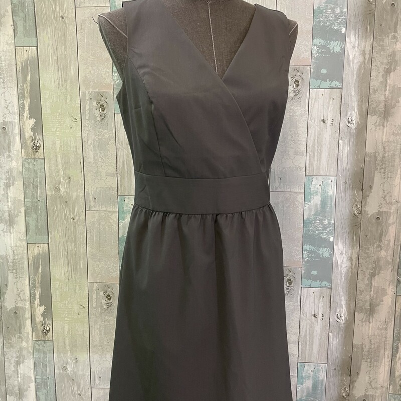 Gap Dress
Top is fully  lined, back zip closure
80% polyester/ 18% viscose/ 2% elastine
Gray
Size: 6