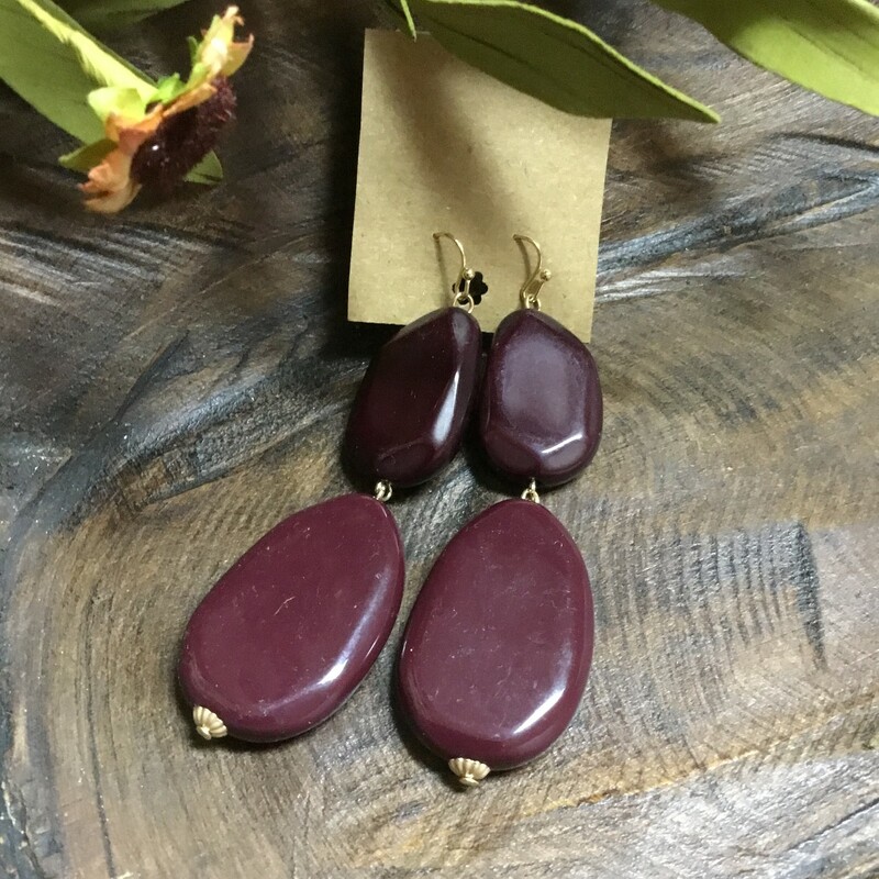 Egg Plant Stone Earring. Dangle. Cranberry  Color. Gold tone. 3in.