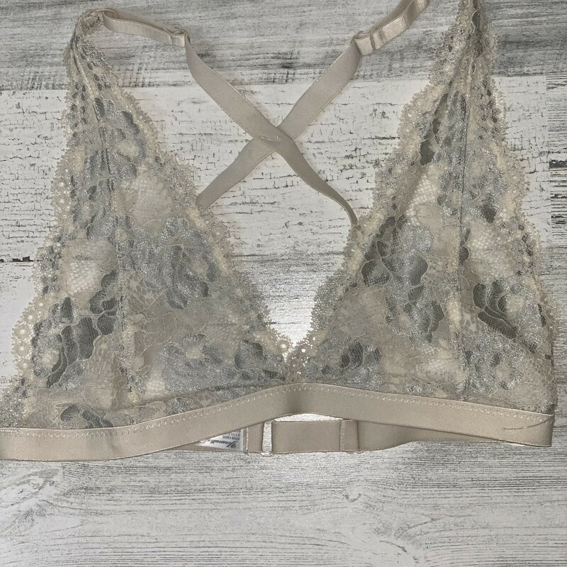Cream&Silver Lace Bralette
Size (S/M)