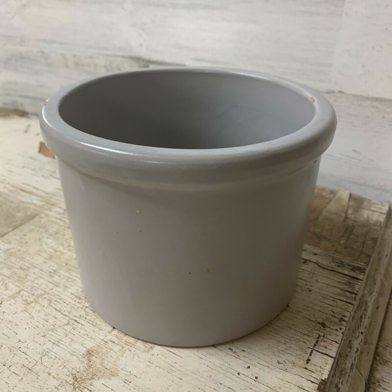 For sale is cute small crock, have a little chip with hairline crack, please make sure to see all the pictures.
Can be used for kitchen utensils, small storage, or as a accent/vase/arrangment in your beautiful house.
Measures 4.5'' tall 5 3/4'' base diameter, 4'' deep.