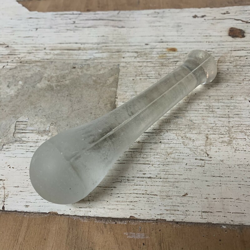 Clear glass pestle, have a scratches from a previous uses, no cracks, no chips. Measures approx 5 1/0'' long and weights 6.6 oz.
Please make sure to look at all the pictures.
Thank you for your business.