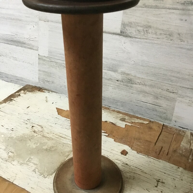 I just love using vintage mill spools when decorating and they are great store displays for hats and bracelets. These were used in the old cotton mills and held thread at one time. The spool measures 13 inches long x 5 inches wide.