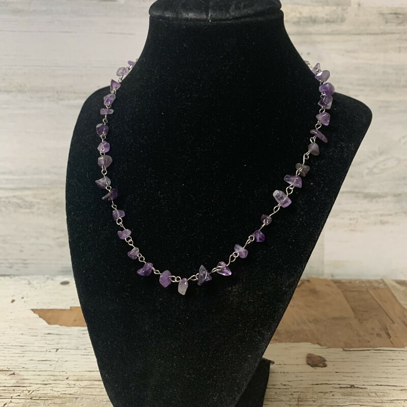 Very cute amethyst stone choker custom  necklace. Perfect for any casual occasion.
Measures 18'' total.