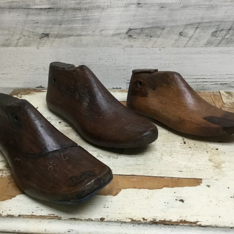 Vintage Wooden Shoe molds are great for fillers in a bowl or sitting on a set of books for decoration. Each Shoe will vary because they are authentic and will vary by size.