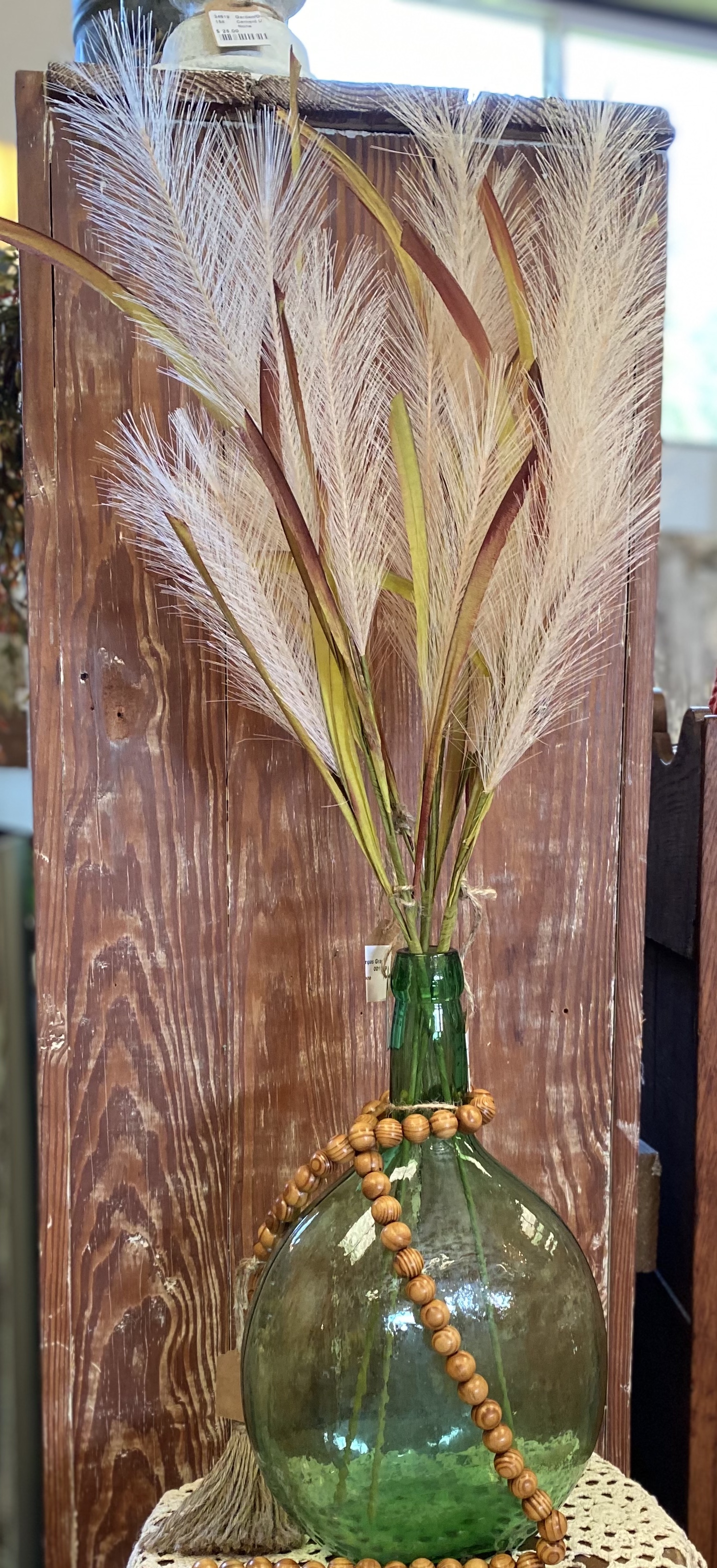 Pampas grass is the hottest new floral and these cream colored  stems will fit beautifully with any decor
they measure 31 inches in length