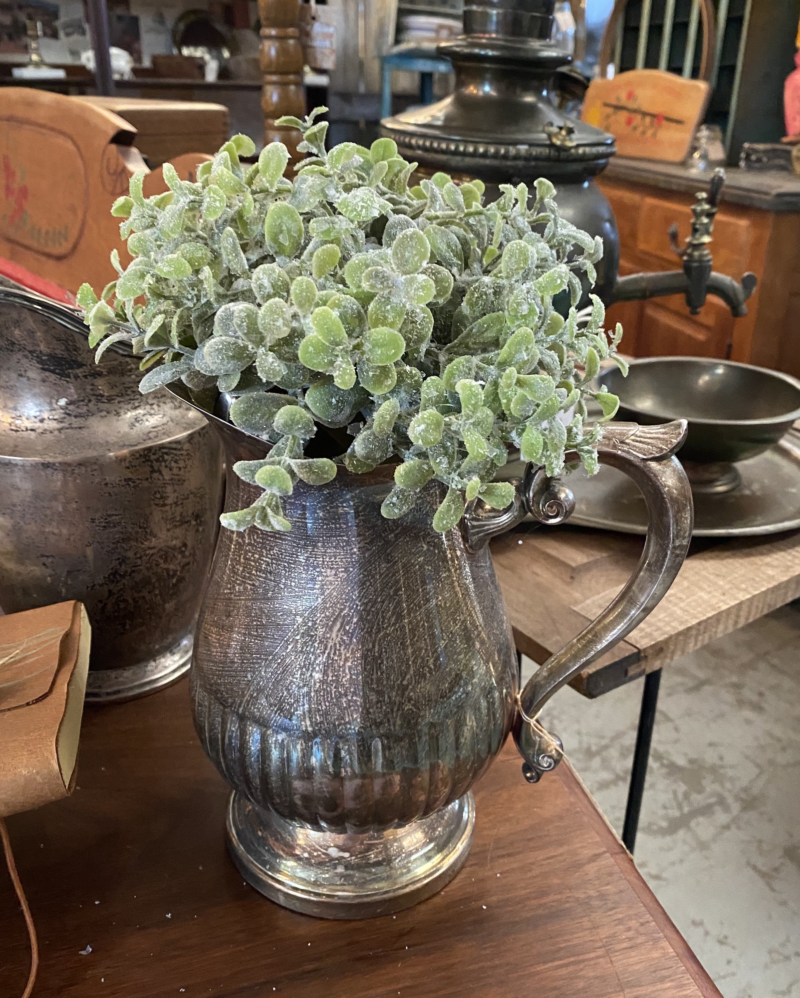 How beautiful are these icy eucalyptus half spheres? The icy look on these leaves makes this floral stand out no matter where you place it, whether it be on a candle holder, in a vase, or simply on its own!