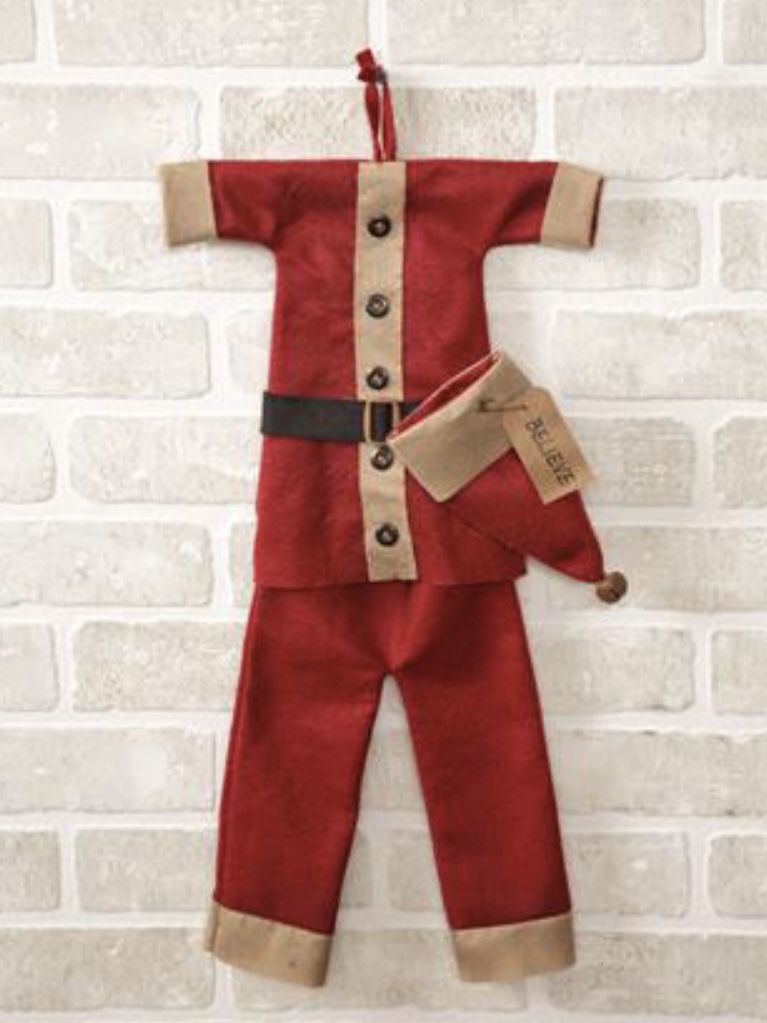 How fun is this primitive hanging santa suit? It measures
22 inches and is made of felt and polyester
It woud be cute hanging on your wall, attached to a wreath or just draped any where you need a litle touch of Christmas