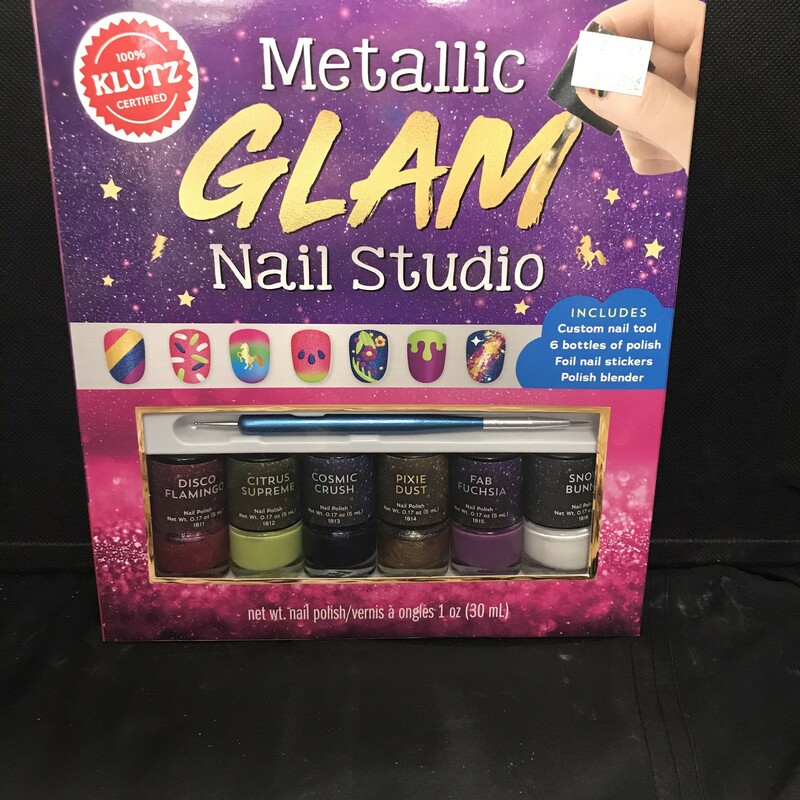 Nail Studio, Kit, Size: 10+
Choose from more then 30 shimmery, chic designs
Give your self a metallic manicure with simple step-by-step instructions!!!