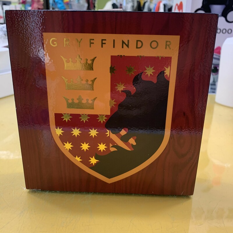 Gryffindor Plaque, Red, Size: Decor