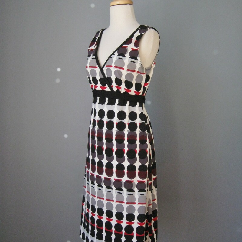 Super easy peezy knit dress for work, church , afternoon events.
V neck and Back
Slip on
Red Black and White Print
100% polyester
size 4

Perfect condition
A-A: 16 3/4in
L: 39 1/2in
Thanks for looking!