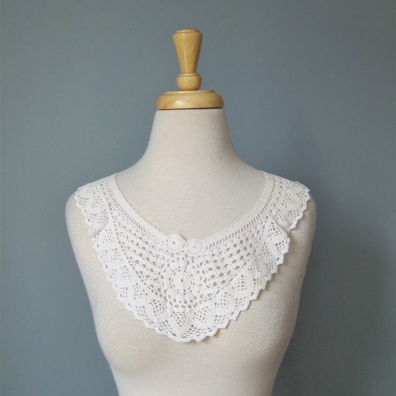 Lace Collars, White, Size: N
These two sweet lace pieces are made of very soft cotton.

This listing is for both pieces

One piece is a continuous circular piece to be slipped over the head and dress up a plain blouse or sweater or even bare shoulders.

The second piece is a long narrow band 57in x 3.25in

Both are in  perfect condition.


Thank you for looking.
#40053