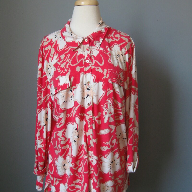 Pretty blouse from Karl Lagerfeld with a splashy oriental style floral print in salmon pink, and white with touches of black.
Long sleeven buttondown
two chest pockets


size XL
flat measurements:
armpit to armpit: 22in
length: 26 3/4in


thanks for looking!