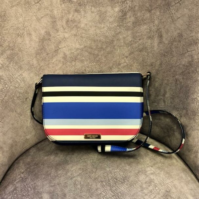 KATE SPADE
Multicolor stripe printed Kate Spade New York Laurel Way Large Carsen crossbody bag with gold-tone hardware, adjustable flat shoulder strap, exterior slit pocket under front flap, blue jacquard lining, single interior zip pocket and concealed magnetic snap closure at front flap.
Details:
Shoulder Strap Drop Max: 22\"
Shoulder Strap Drop Min: 20\"
Height: 7\"
Width: 9\"
Depth: 2.5\"
Original Retail Price:$229.00
This handbag is in like new condition. No marks, stains or flaws.