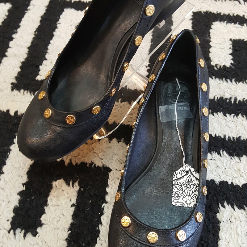 Fair condition, black leather with gold hardware, Tory Burch wedge with 1.5 inch heel, scuffs on front, size 7