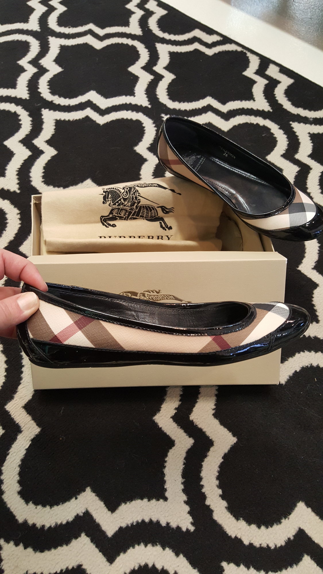 burberry flat