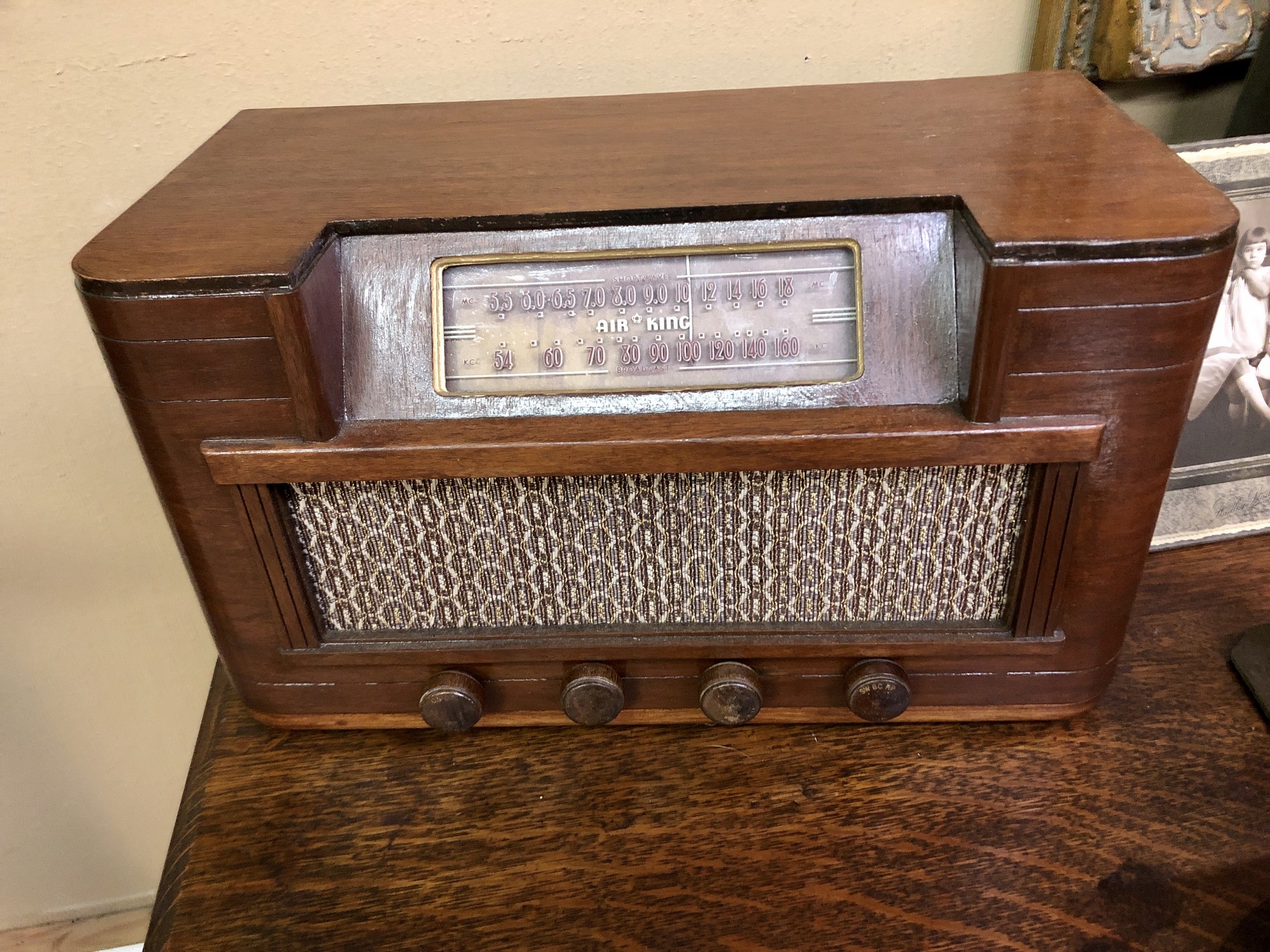 Vintage Air King 6-Tube AM Radio c. 1948. All new tubes and works great.
Instore pickup or shipping can be arranged.