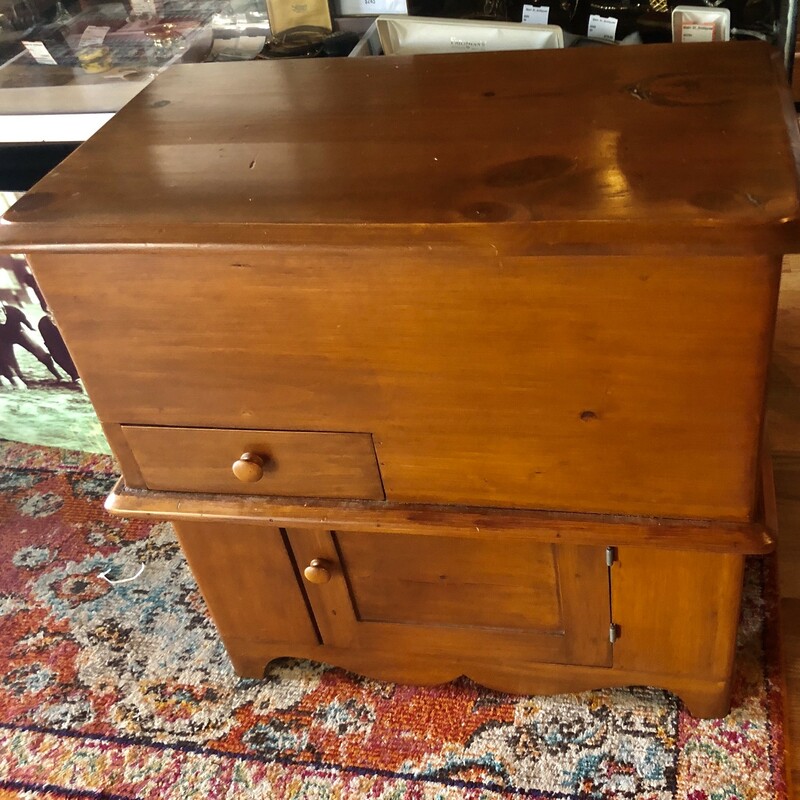 Pennsylvanie Pine Dough Box Proofing Cupboard, c.1860s.
Available for in-store pickup only.
