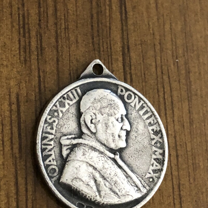 Joannnes XXIII Pontifex Max silver religious Medal. The pope is on one side with Mary ,Baby Jesus & 2 angels on the other. Good vintage condition with just the right amount of aged patina.