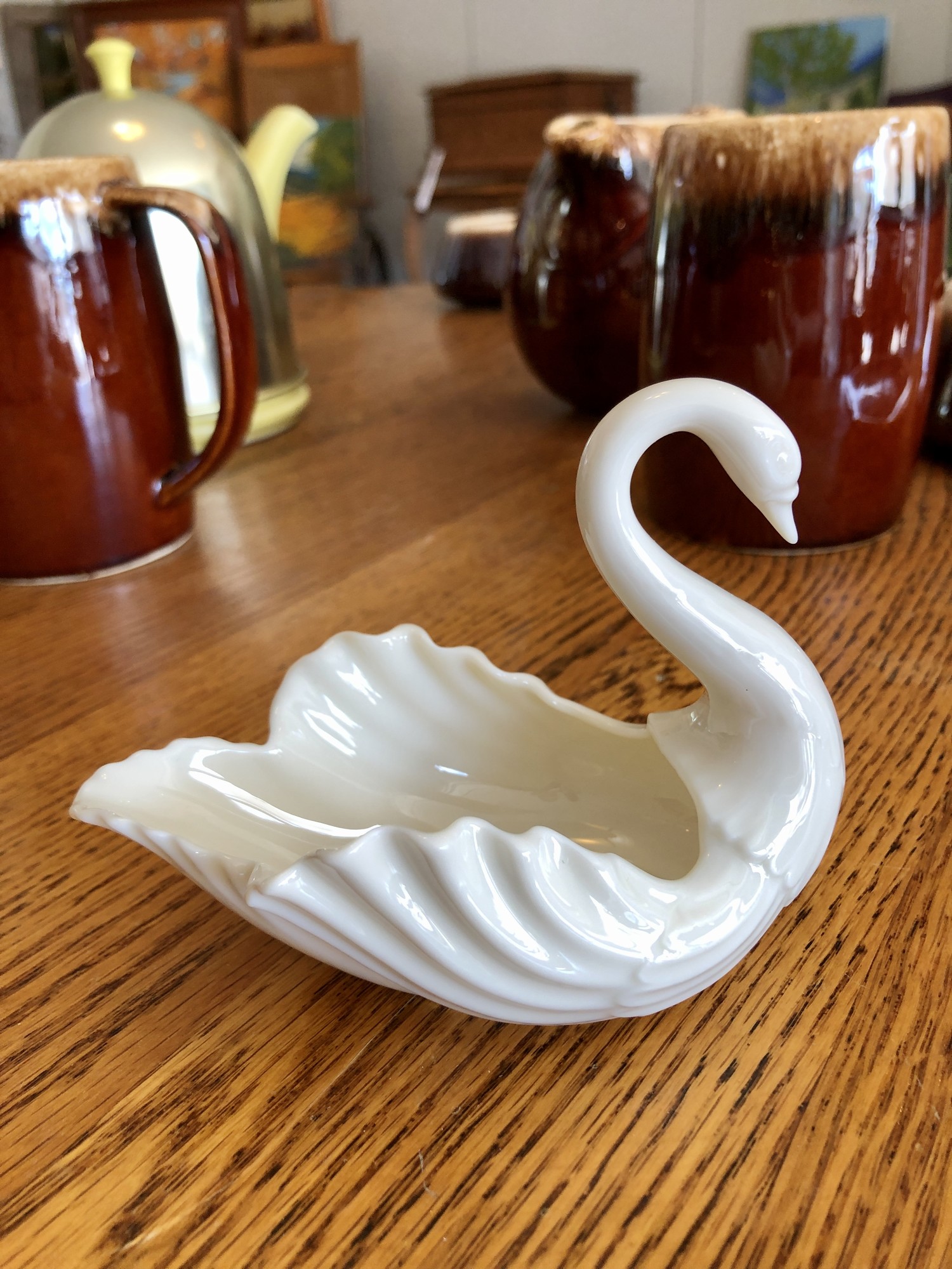 Lovely vintage Lenox Swan Trinket Dish. Off White, Size: 5in
Ships USPS Priority Mail
