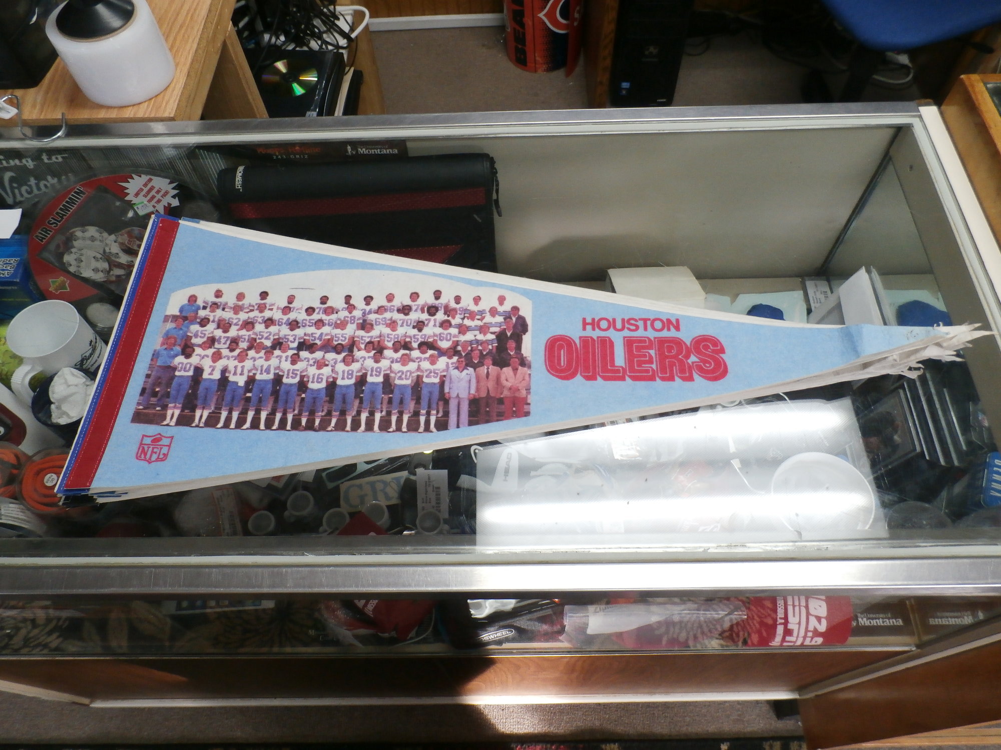 Houston Oilers NFL Pennant 30\" x 12\" Vintage Style Team Photo # 19012
Rating: (see below)- 3 - Good Condition
Team: Houston Oilers
Player: Team Photo
Brand: NFL
Size: (Measured flat: Height: 12\"; length: 30\")
Color: Light Blue with Red accents
Style: Pennant;
Material: Unknown
Condition: 3- Good Condition: wrinkled; minor Fuzz; the corner at the end is wrinkled and curled up; small pin holes on the corners from hanging
Item # 19012
Shipping: FREE