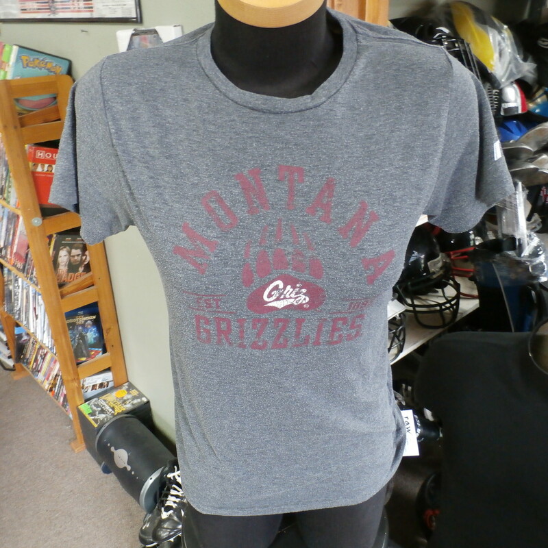 Russell YOUTH Montana Grizzlies T-shirt gray size Large 10/12 #22012
Rating: (see below) 3- Good Condition
Team: Montana Grizzlies
Player: Team
Brand: Russell
Size : YOUTH Large 10/12- (Measures Chest 17\" ; Length 24\") armpit to armpit; shoulder to hem
Color: gray
Style: short sleeve; screen printed
Material: 65% polyester 35% cotton
Condition: 3- Good Condition; wrinkled; lots of pilling and fuzz; material is stretched and worn from wearing and washing; screen printing is somewhat faded and cracked (see photos)
Item #: 22012
Shipping: FREE