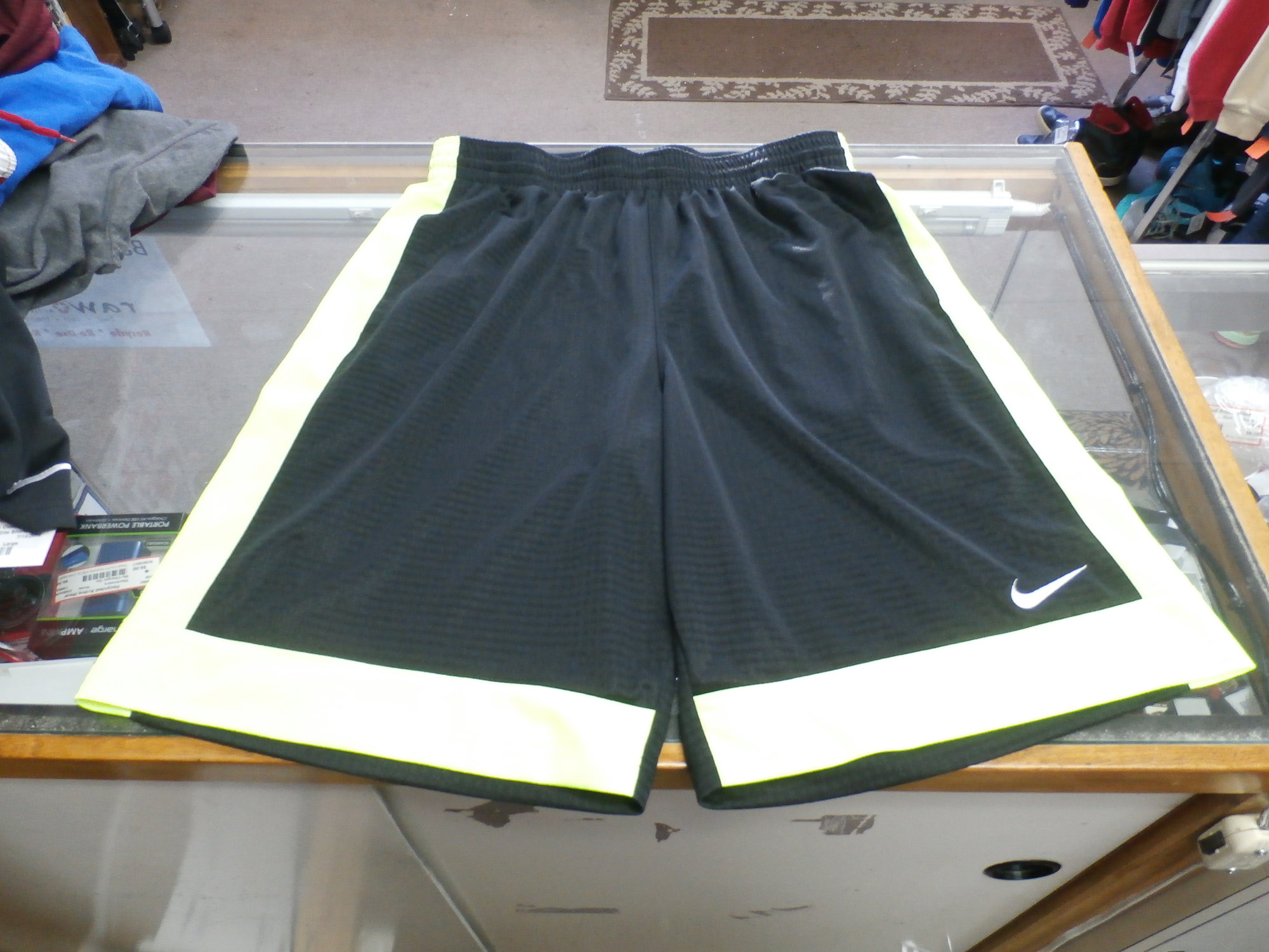 Nike Men's Basketball Shorts Size Size Large Black and Yellow Polyester #23965
Rating: (see below) 3 - Good Condition
Team: N/A
Player:  N/A
Brand: Nike
Size: Men's - Large( Measures: Waist 15\" ; Length 22\"; inseam 10.5\")
Color: Black
Style: basketball shorts; elastic waist; pockets; drawstring; Embroidered logo
Material: 100% Polyester
Condition: 2  - Great Condition; wrinkled; material looks and feels great; clean and crisp; lightly used or well taken care of; no stains rips or holes
Item #: 23965
Shipping: FREE