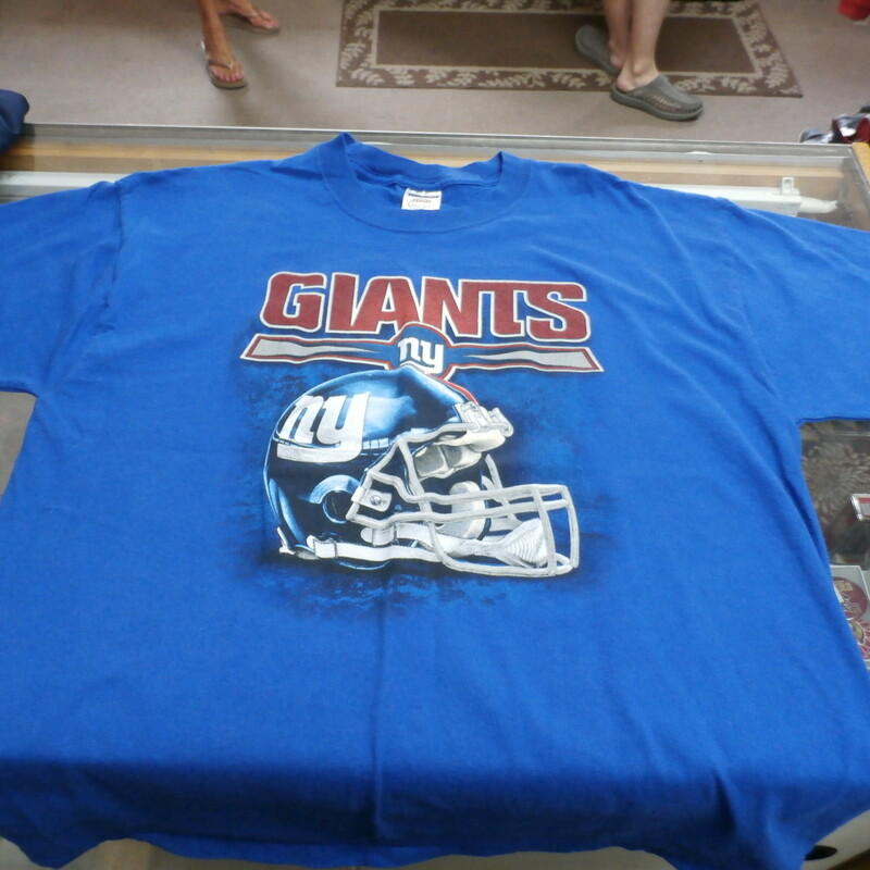 New York Giants Jerzees Men's Short Sleeve Shirt Size Large Blue Cotton #24635
Rating: (see below) 3- Good Condition
Team: New York Giants
Player: N/A
Brand: Jerzees
Size: Men's- Large(Measured: Across chest 21\" , length 29\")
Measured: Armpit to armpit; shoulder to hem
Color: Blue
Style: short sleeve; screen pressed
Material: 100% Cotton
Condition: 3 - Good Condition - wrinkled; material looks and feels good; pilling and fuzz; feels coarse; no stains rips or holes
Item #: 24635
Shipping: FREE