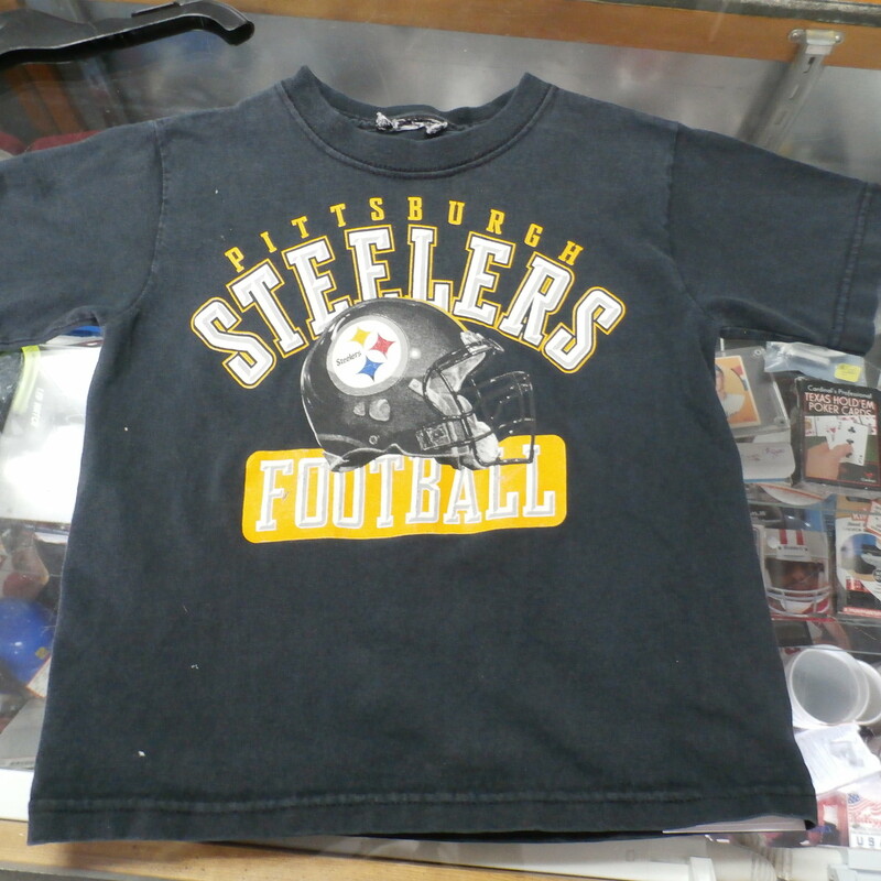 Pittsburgh Steelers YOUTH shirt black size TODDLER #24853
Rating: (see below) 4- Fair Condition
Team: Pittsburgh Steelers
Player: n/a
Brand: tag missing
Size: Tag missing- toddler- (Measured Flat: chest 14\", length 16\")
Color: black
Style: screen printed; short sleeve
Material: tag missing
Condition: 4- Fair Condition - some pilling and fuzz; wrinkles; some stretching and wear from washing and wearing; no rips or tears; two small white stains on front upper right, near the shoulder; two small white stains on lower right front; screen printing is cracked and worn; tags are missing (see photos)
Item #: 24853
Shipping: FREE