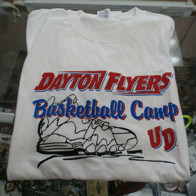 Dayton Flyers Men's T-shirts 100% cotton white Basketball Camp #27130
Rating: (see below) 3 - Good Condition
Team: Dayton Flyers Basketball Camp
Player: n/a
Brand: JERZEES
Size: Medium- Men's (Measured Flat: Across chest 19.5\"; Length 29\") approx
Measured Laying Flat: armpit to armpit; top of shoulder to bottom hem
Color: White
Style: t-shirts; screen pressed
Material: 100% Cotton
Condition: 3 - Good Condition: material looks and feels good; light to mild pilling; these were left over from the camp
Item #: 27128, 27129, 27130,
Shipping: FREE