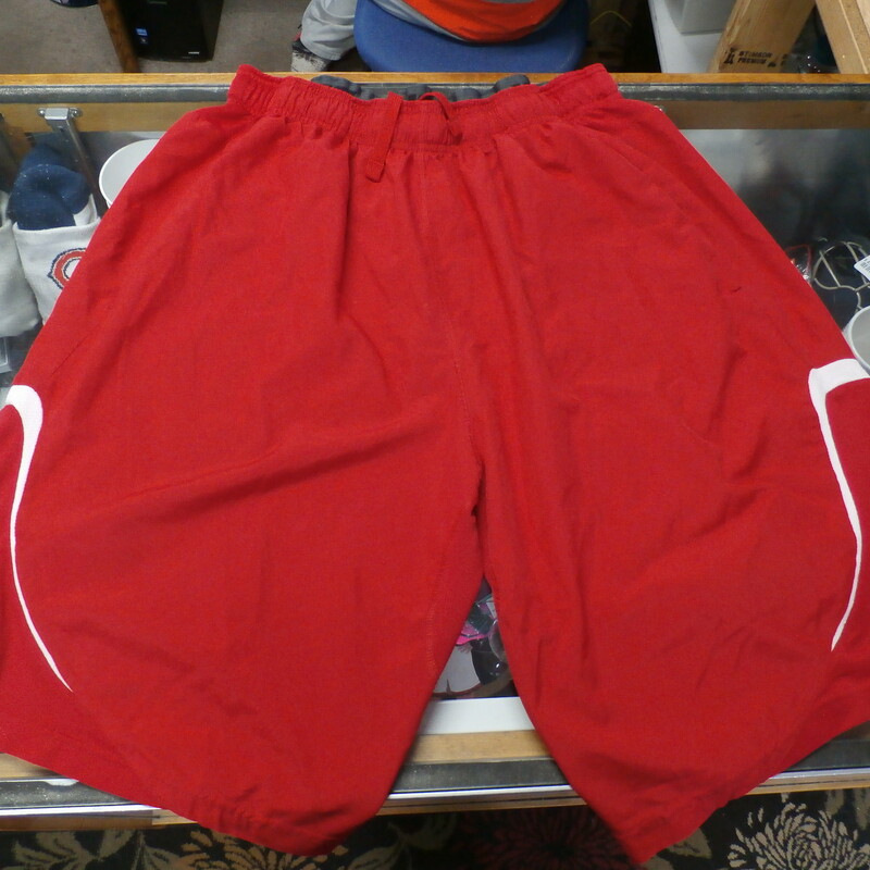 Houston Shorts, Red, Size: Large
Men's University of Houston Shorts Size Large Red 30264
Our Clothes Rating: 4- Fair Condition
Brand: Nike
size: Men's Large- (Waist 15\" Length: 23\"; inseam 11\")
color: Red
Style: elastic waistband with drawstring; screen printed has pockets;
Condition: 4- Fair Condition - some wear and discoloration from use; wrinkled ; minor pilling and fuzz; staining on front and back;
Shipping: FREE
Item #: 30264