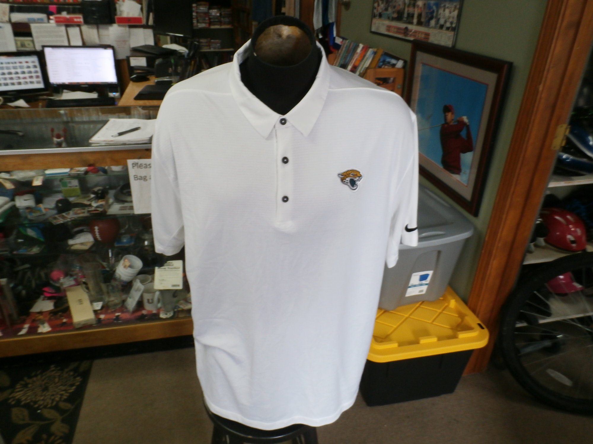 Title: Jacksonville Jaguars white Nike polo 3XL #30725
Our Clothes Rating: 3- Good Condition
Brand: Nike
size: Men's 3XL- (Across chest: 28\" Length: 31\")
color: white
Style: short sleeve; embroidered
Condition: 3- Good Condition - minor wear; a couple of medium-sized snags
Item #: 30725
Shipping: FREE
