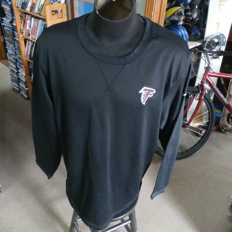 Atlanta Falcons black Nike thermal #30770
Our Clothes Rating: 3- Good Condition
Brand: Nike
size: Tag Missing- (Across chest: 26\" Length: 31\")
color: black
Style: long sleeve; embroidered
Condition: 3- Good Condition - minor wear; light marks on left sleeve
Item #: 30770
Shipping: FREE