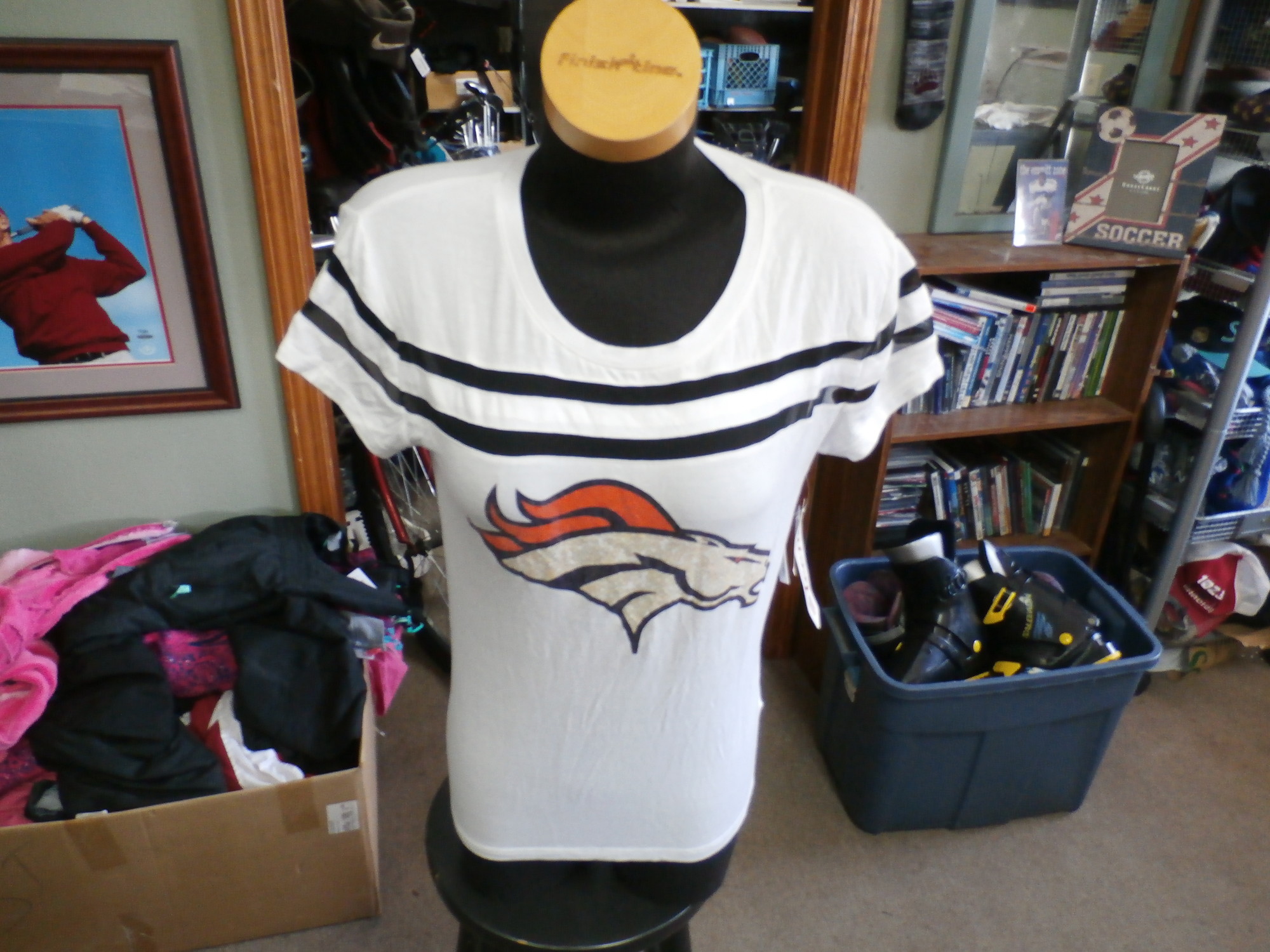 Denver Broncos white NFL Teens girl's shirt white size M rayon blend #34595
Rating: (see below) 1- Excellent Condition
Team: Denver Broncos
Player: n/a
Brand: NFL Teens
Size : Girl's YOUTH Medium- (Measures Chest 18\" ; Length 24\") armpit to armpit; shoulder to hem
Color: white
Style: short sleeve; sparkly screen printed
Material: 95% rayon 5% spandex
Condition: 1- Excellent Condition: like new with original tags still attached (see photos)
Item #: 34595
Shipping: FREE