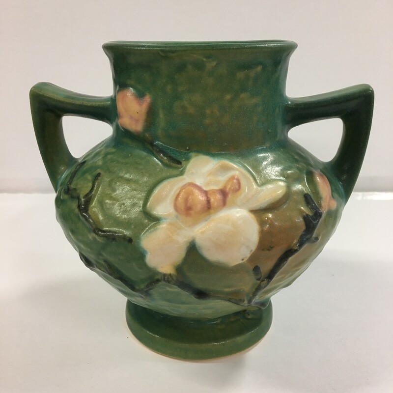 Roseville green magnolia vase. Beautiful condition!