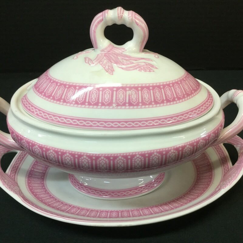 Small pink tureen. Single serve; great condition!