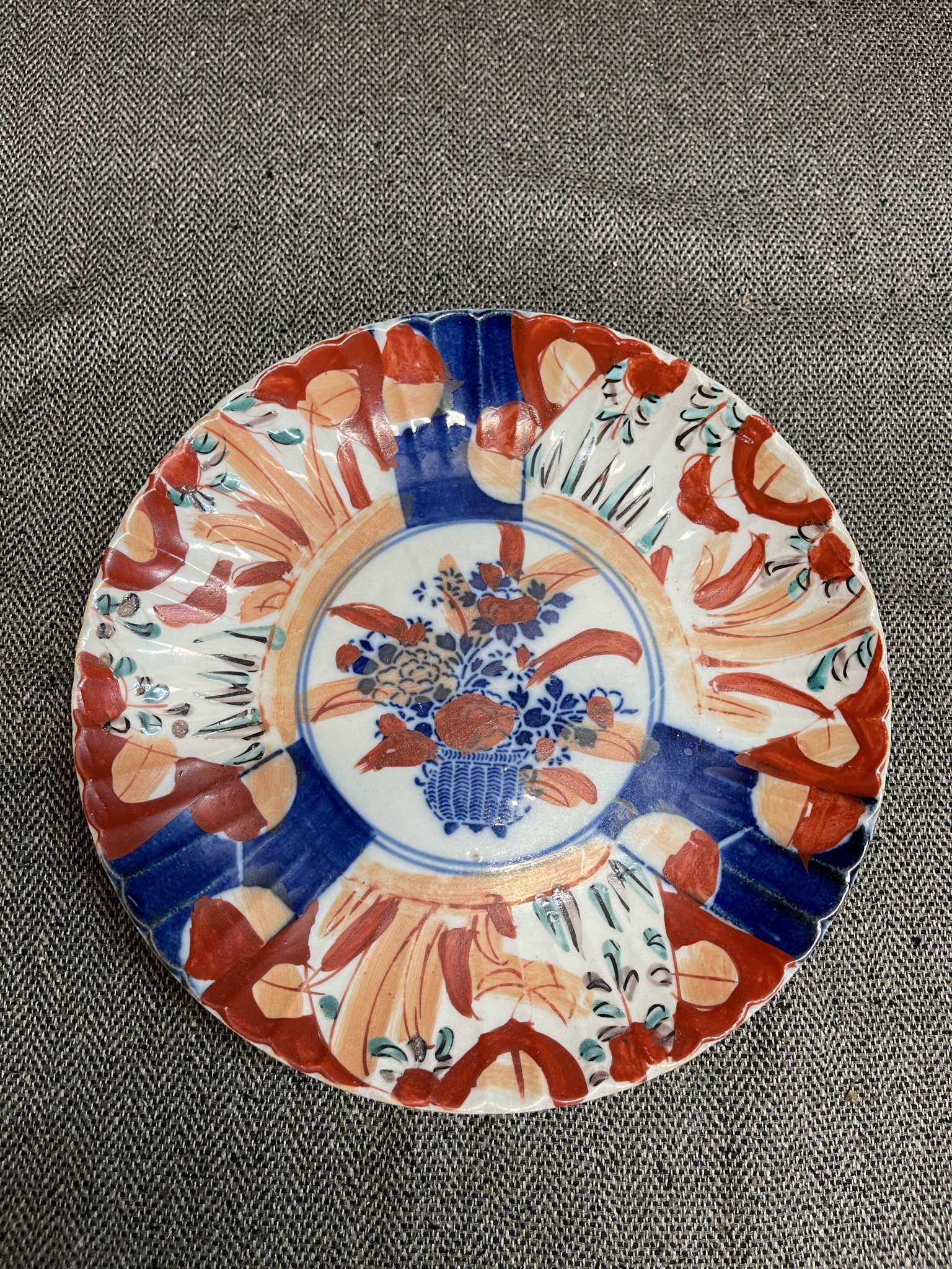 Imari shallow bowl. 8 1/2 diameter in traditional Imari fashion. Cobalt and red encircle the focal design. Beautiful condition!