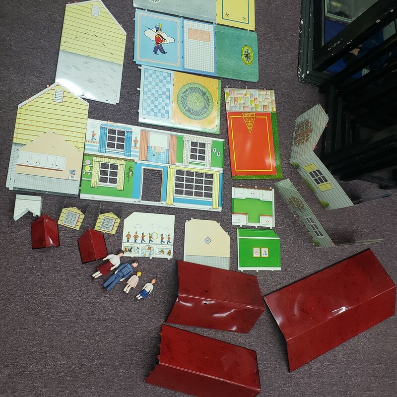 Vintage Metal Doll House, Unassembled,  W/ 4 People
Excellent Condition Tin Litho, 25 pieces total w/ people