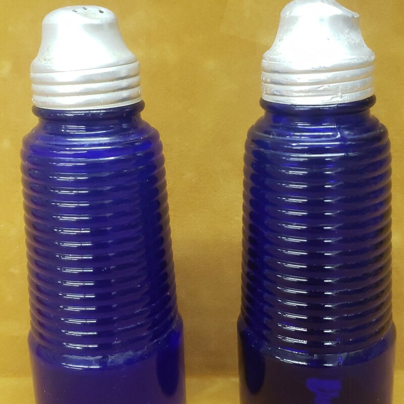 Ribbed Glass S & P, Cobalt, Size: 5.5