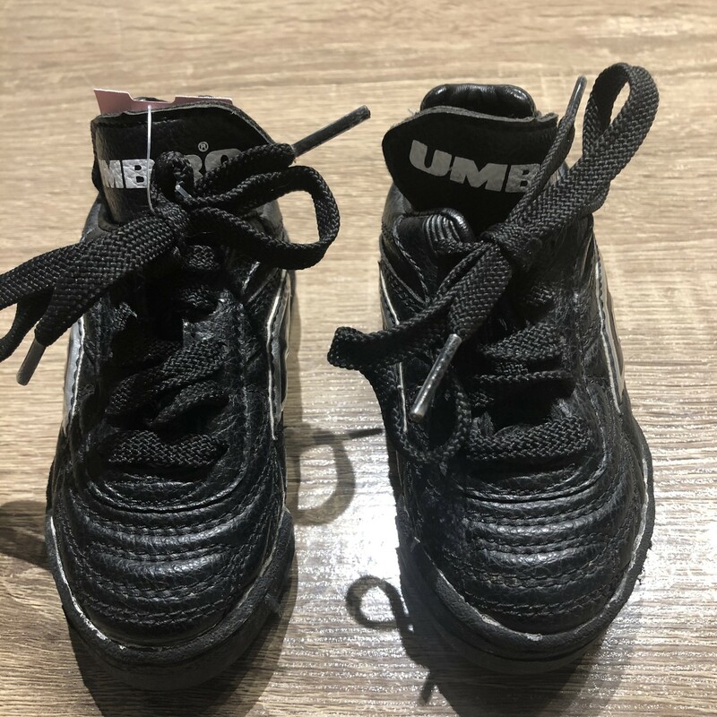 Umbro Baseball Shoes, Black, Size: 6Toddler