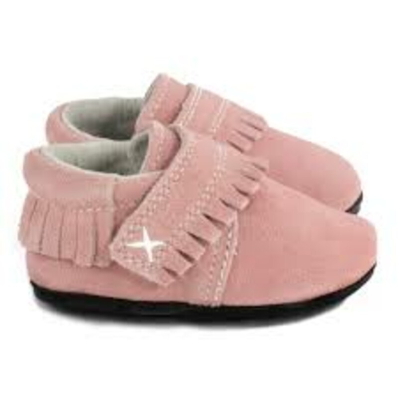 MyMocsFringe- Sofia Suede, Pink, Size: 30-36M

Indoor/outdoor Fringe Mocs with a protective rubber sole! Made with snuggly soft grey genuine suede.

Hand crafted from genuine suede
Equipped with our signature super-flex sole
Industry-defining 3mm ankle and sole cushioning
Hook and loop closures for a secure and custom fit
Perfect for indoor or outdoor use