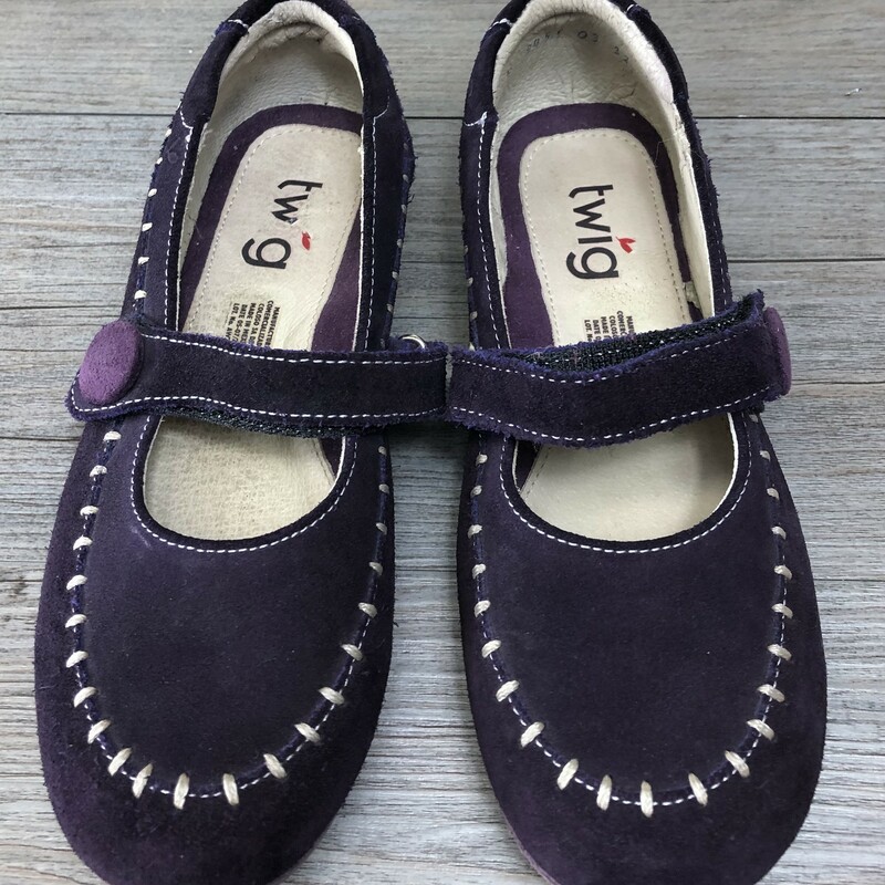 Twig Swede Shoes, Purple, Size: 13.5Y
euro size 32