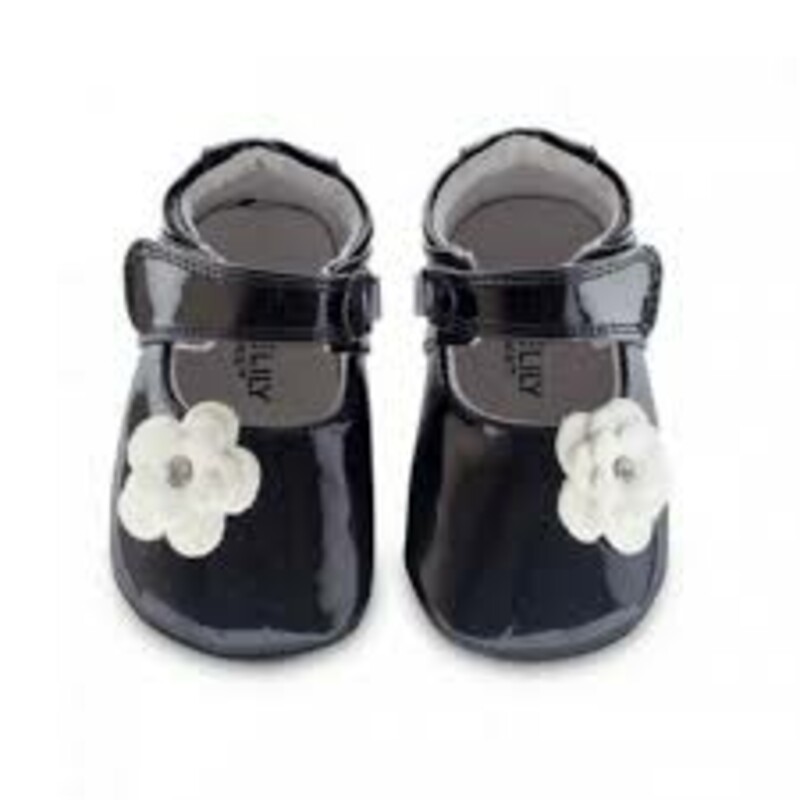 My Mocs - Skyer Maryjane, Black with White Flower, Size: 6-12 M

We’re in love with these classic Patent Mary-Janes!

Hand crafted from genuine and vegan leather
Equipped with our signature super-flex sole
Industry-defining 3mm ankle and sole cushioning
Hook and loop closures for a secure and custom fit
Perfect for indoor or outdoor use