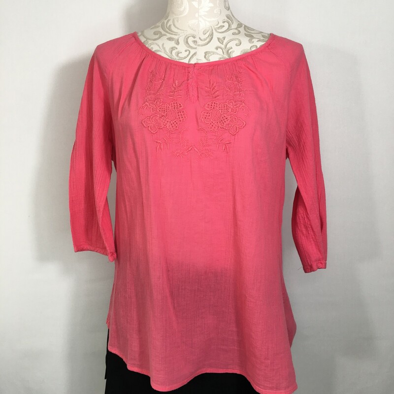 100-533 No Tags, Pink, Size: Medium
Pink long sleeve shirtw/ front embrodery no tag