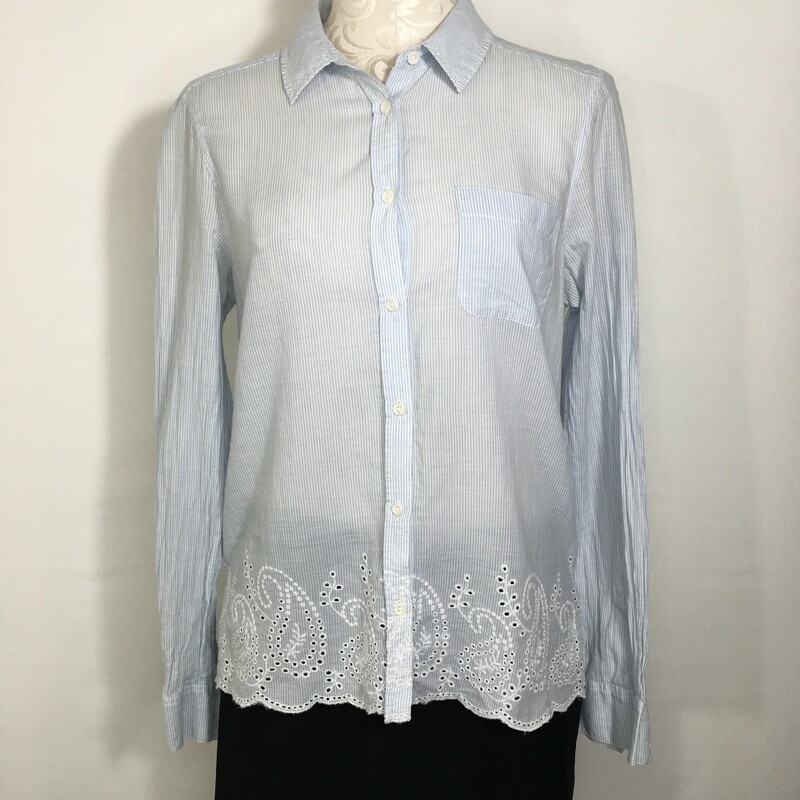 100-556 American Eagle, Blue, Size: Medium
White and blue pinstripe button-down with paisley detailing Cotton