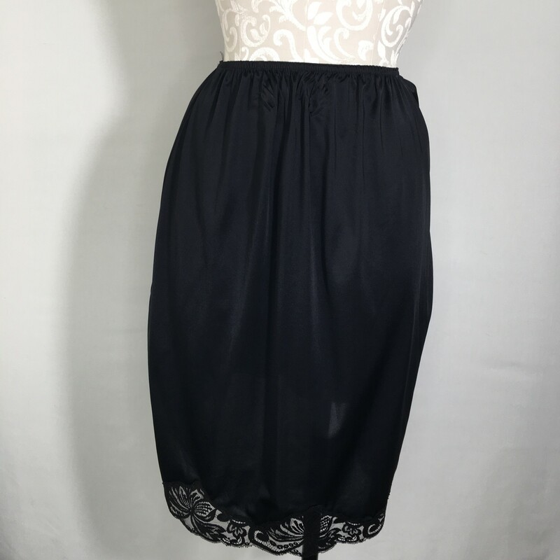 100-619 No Tags, Black, Size: Small Black slip no tag