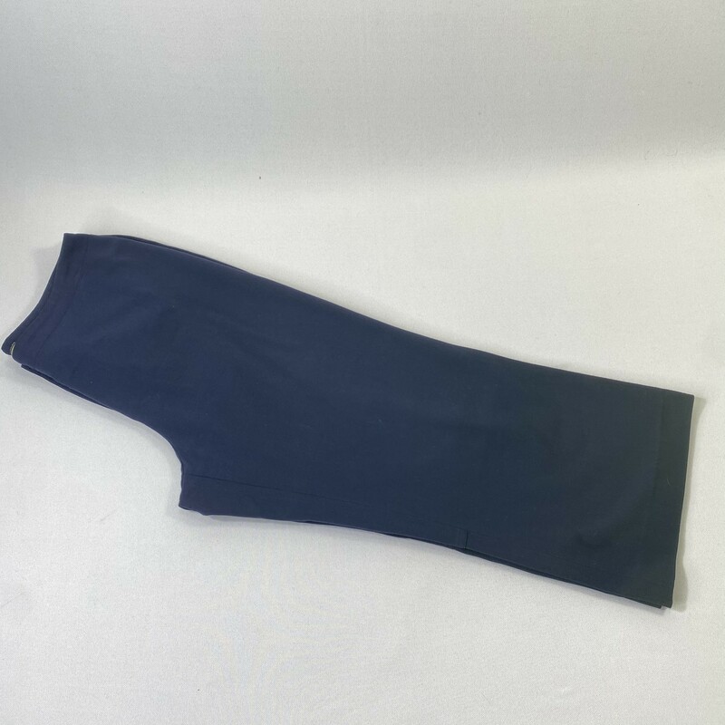 100-834 Thalian, Navy Blu, Size: 6 navy blue stretchy pants 64% polyester 32% rayon 4% lycra  good