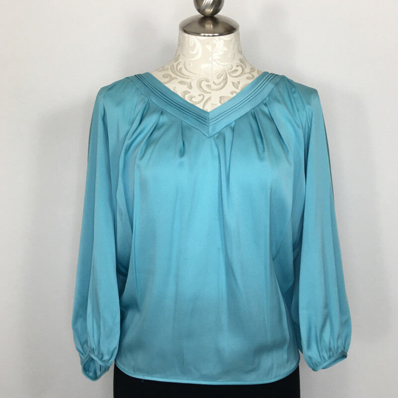 100-987 Diane Von Fursten, Blue, Size: 4 blue v neck mid sleeve blouse 95% silk 5% spandex  good