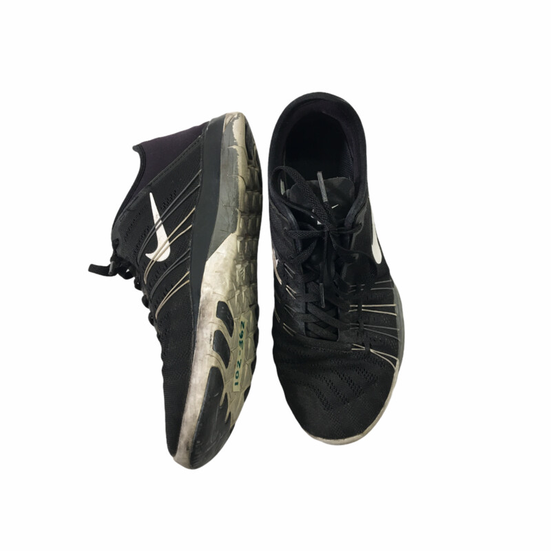 102-362 Nike, Black, Size: 8
black running shoes
